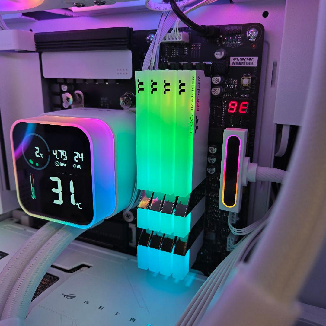 Thermaltake Toughram RGB DDR4 3600 8GB×4