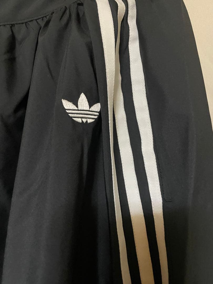 ななadidas フレアスカート 黒 32