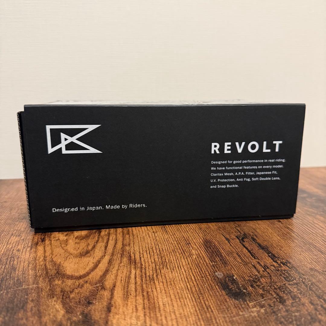 【REVOLT】スノボゴーグル 調光レンズ [定価29,700円]