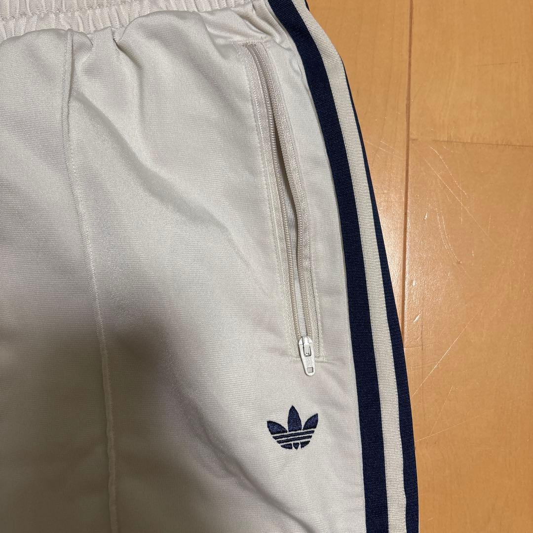 adidas トラックパンツ　あのちゃん着用モデル