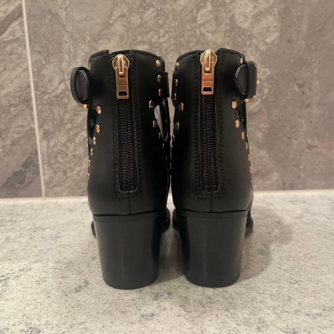 COACH スタッズ付き ブラックブーティ US 5