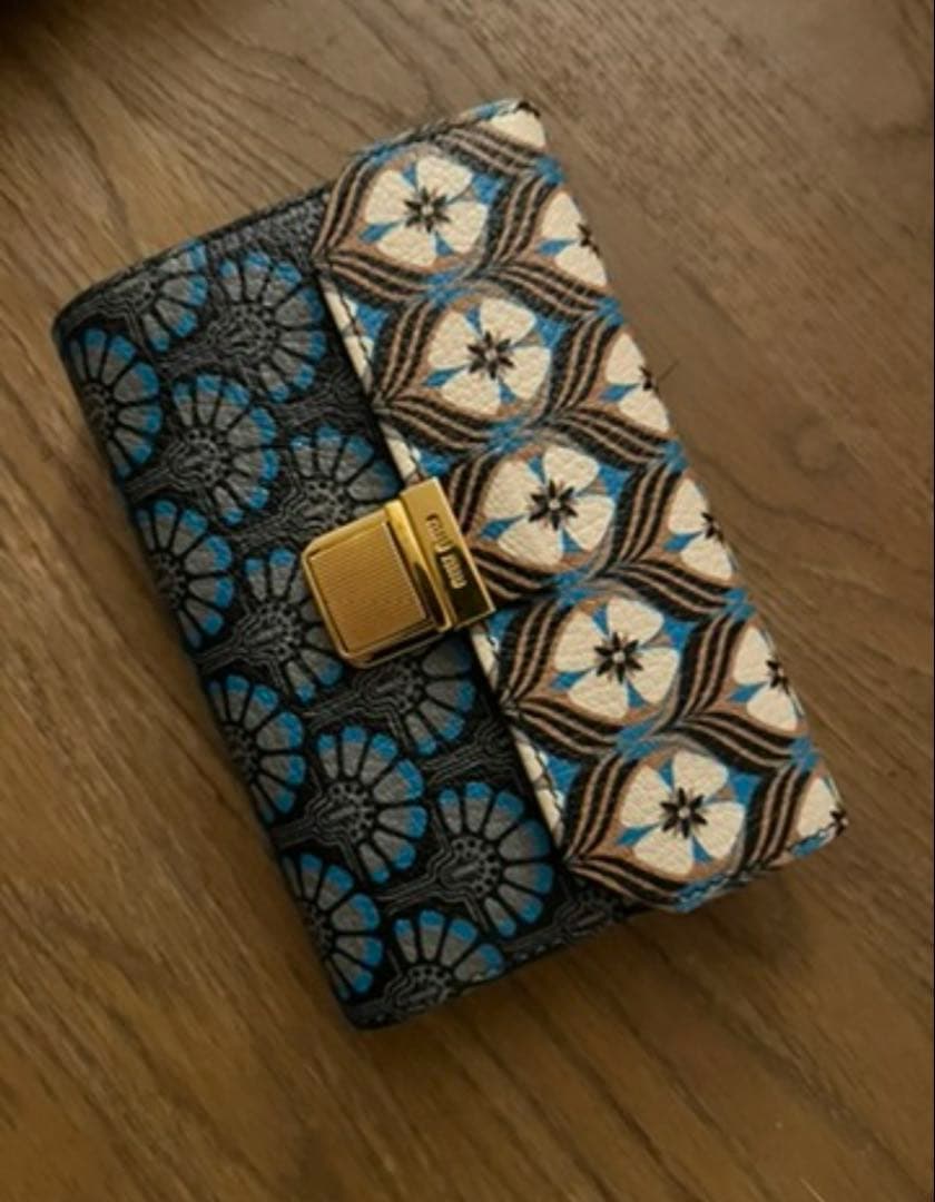 ［極美品］［正規品］miumiu 二つ折り財布 青と白の花柄　PRADA
