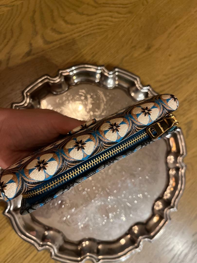 ［極美品］［正規品］miumiu 二つ折り財布 青と白の花柄　PRADA