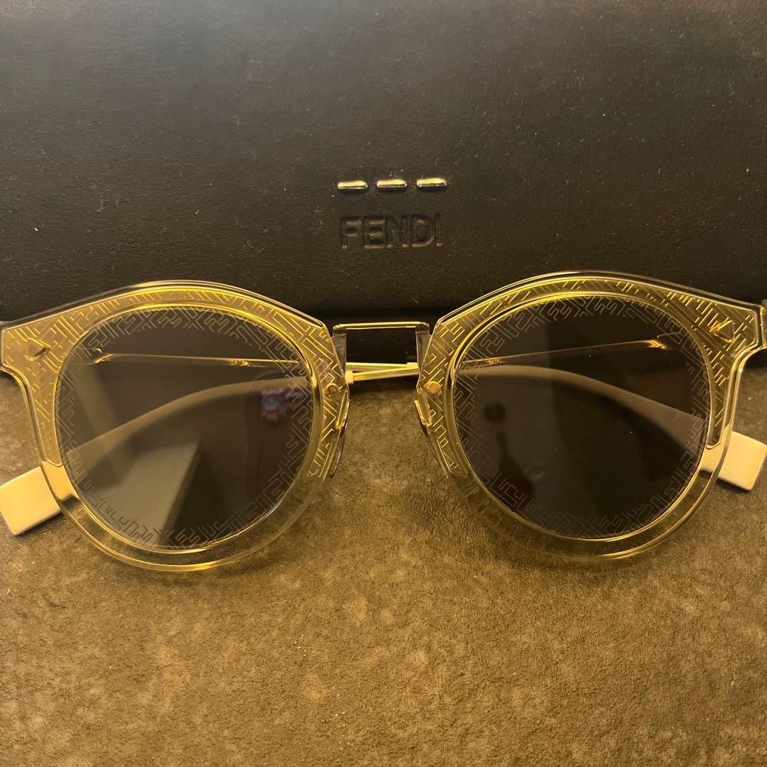 FENDI クリアフレーム ラウンドサングラス