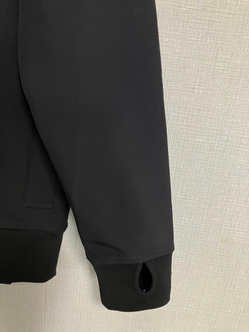 November（ノベンバー）スノボ　パーカ ブラック　超美品　パスケース入