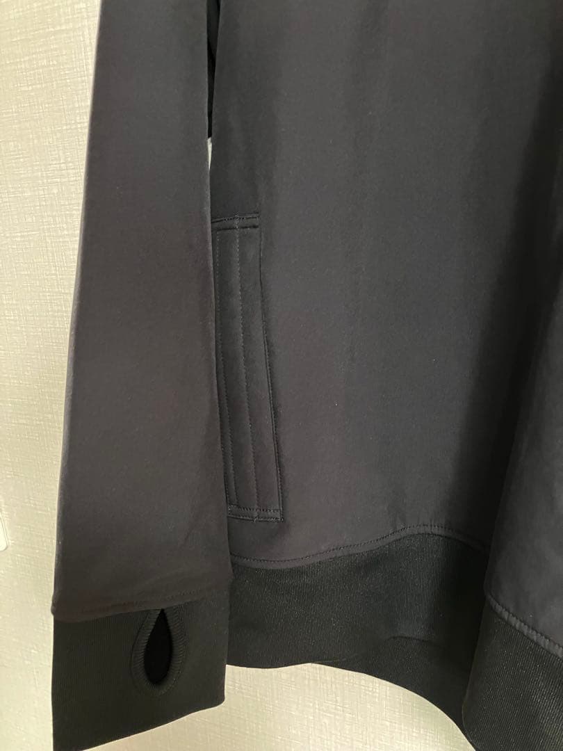 November（ノベンバー）スノボ　パーカ ブラック　超美品　パスケース入