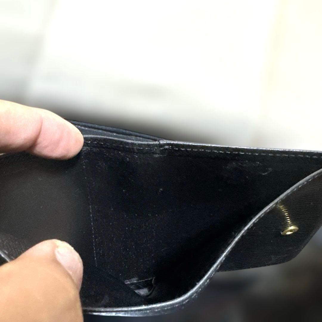 ⑨☆優良品☆エピ♪ブラック☆二つ折り財布☆ブック型♪ベルトボタンタイプ