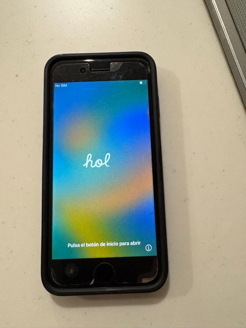 Apple iPhone 8ブラック ケース付き