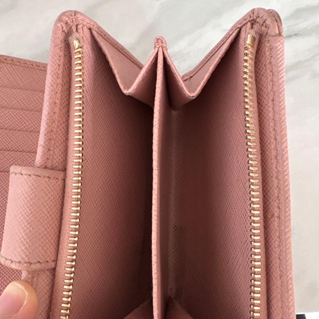 PRADA ピンクレザー 二つ折り財布