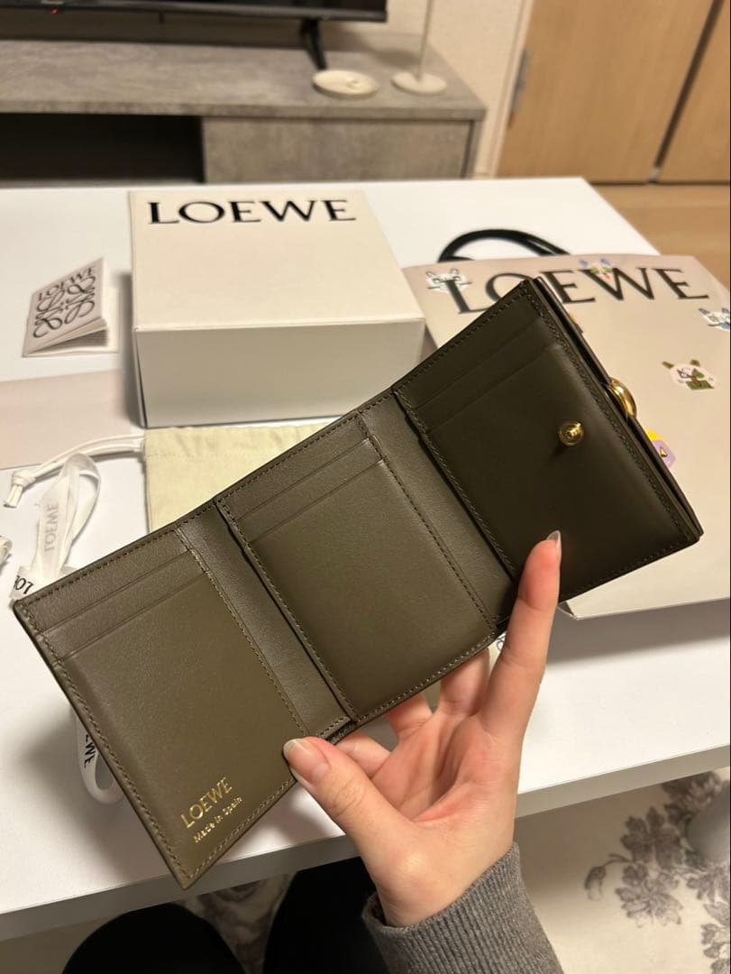 LOEWE オリーブグリーン 三つ折り財布