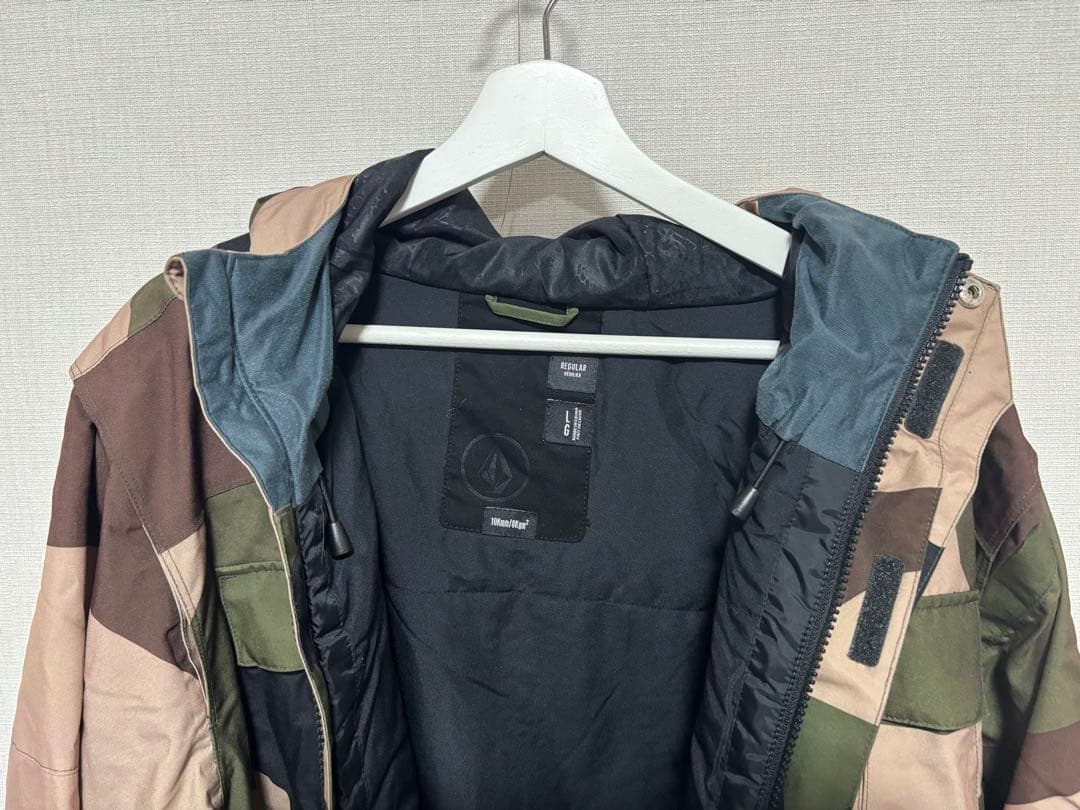 【VOLCOM／ボルコム】メンズ スノーボードウェア Lサイズ 迷彩柄