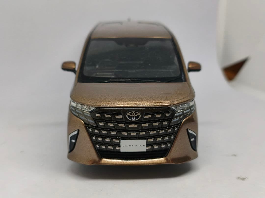 トヨタ アルファード カラーサンプル ミニカー 1/30 色見本 ブロンズ 茶色