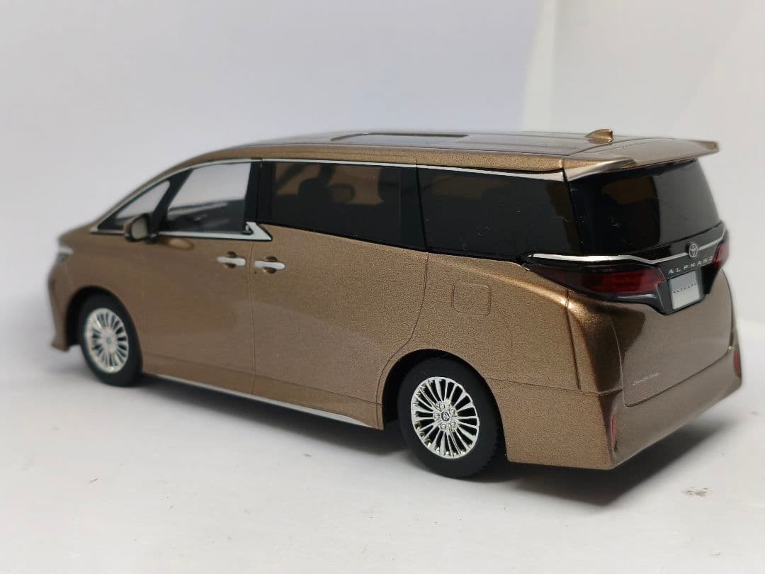 トヨタ アルファード カラーサンプル ミニカー 1/30 色見本 ブロンズ 茶色