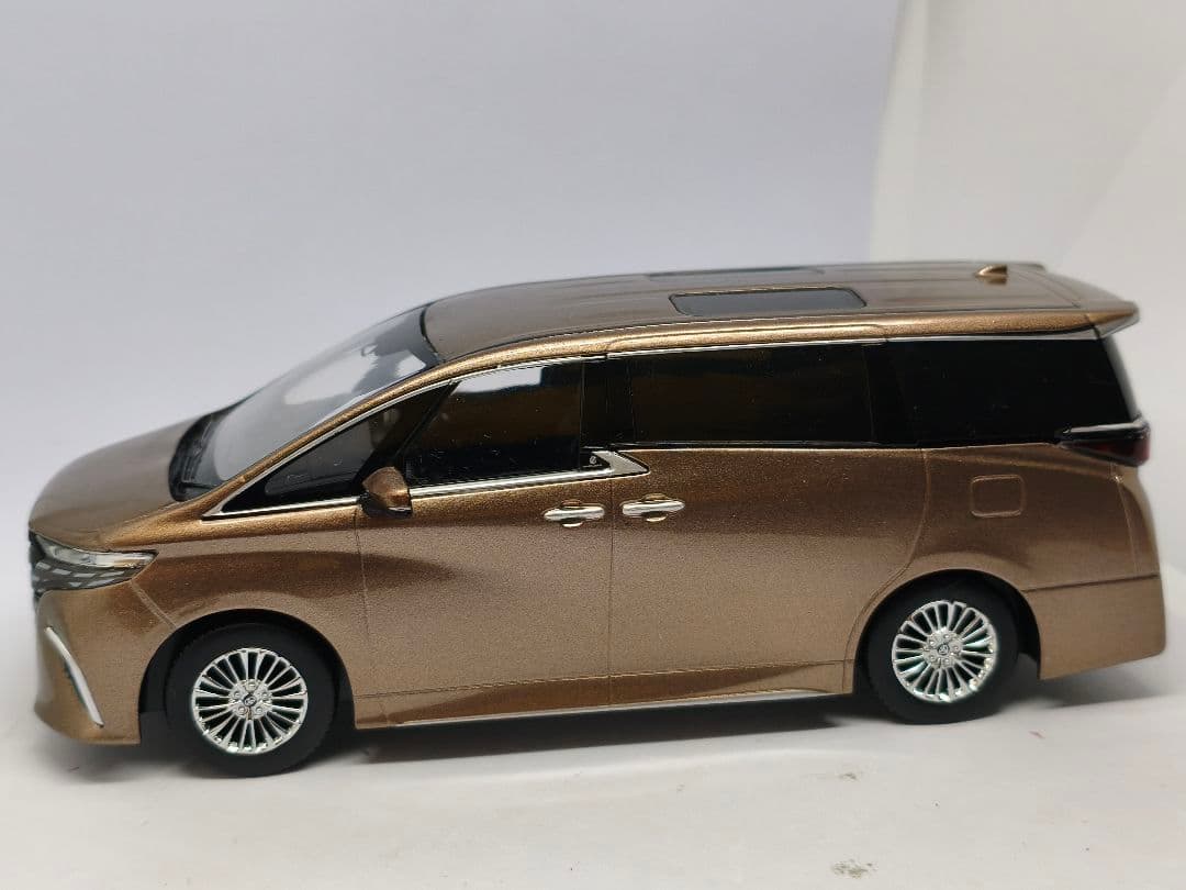 トヨタ アルファード カラーサンプル ミニカー 1/30 色見本 ブロンズ 茶色