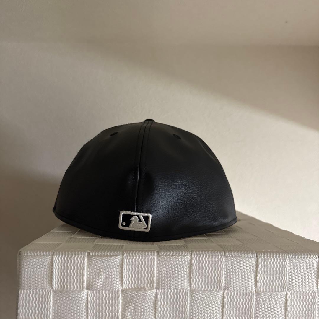 NEW ERAニューエラフェイクレザー ラインストーン NYロゴ キャップ