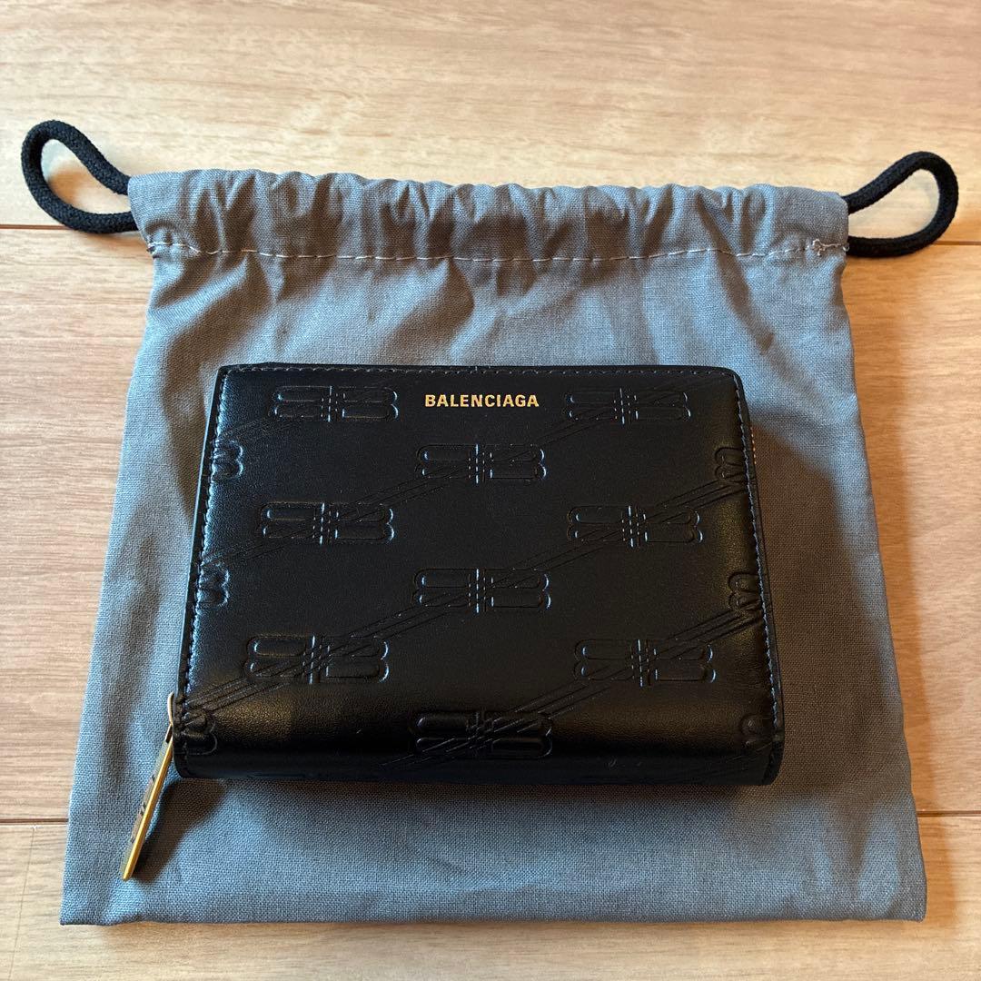 【新品未使用】BALENCIAGA エンボス　モノグラムロゴ　折り財布