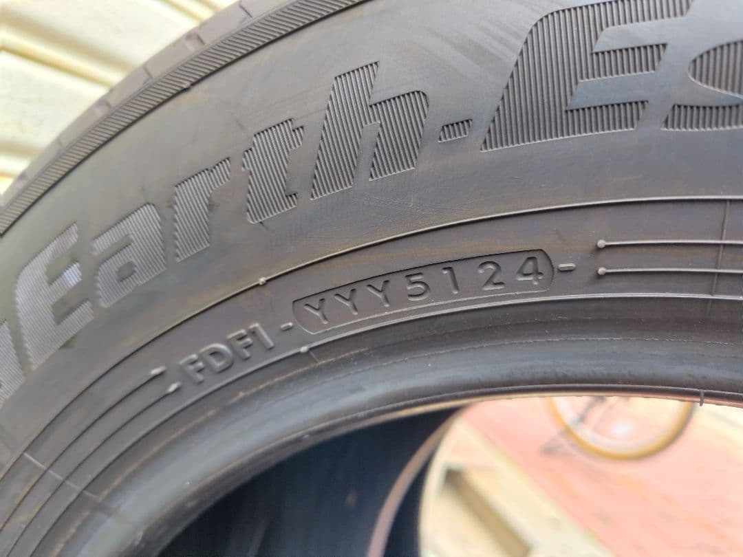 ヨコハマブルーアースES32 215/60R16 2024年製