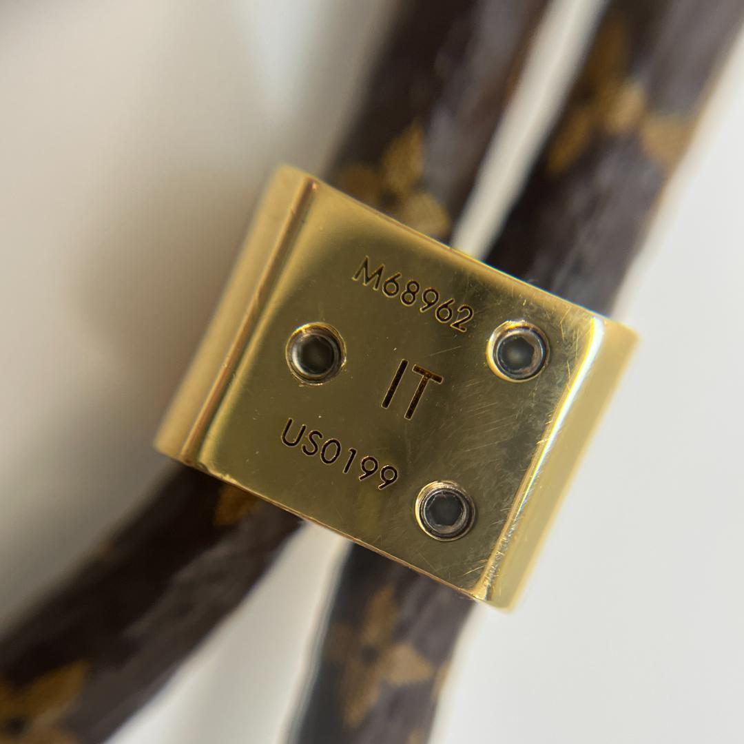 ルイヴィトン M68962 フォンホルダー US0199 MBZ450