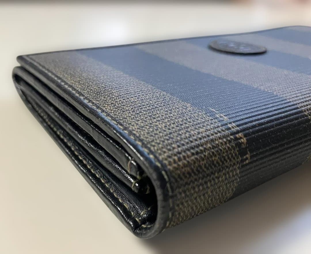 ★FENDIフェンディ＊美品！定番ペカン柄 二つ折り長財布