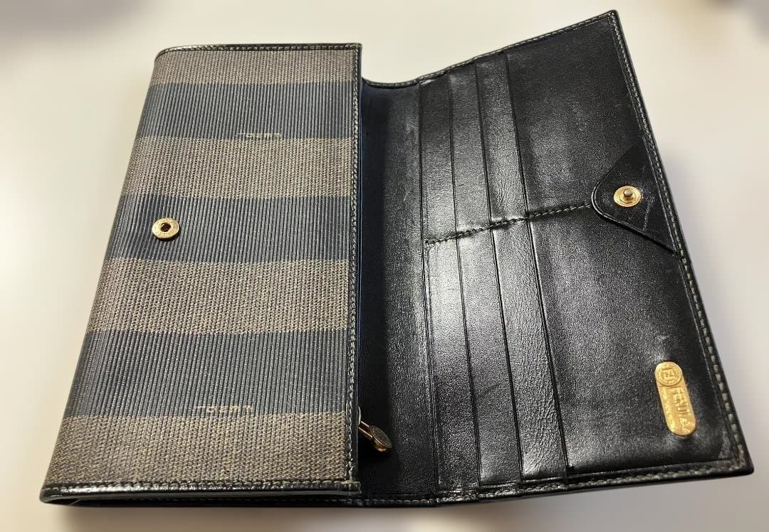 ★FENDIフェンディ＊美品！定番ペカン柄 二つ折り長財布