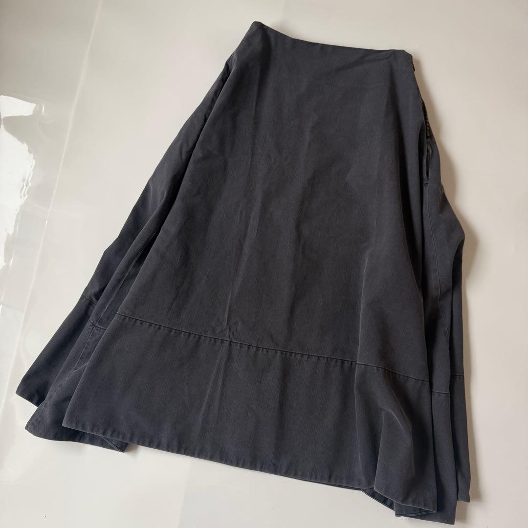 MADISONBLUE ミモレバックサテンスカート　ダークグレー　00