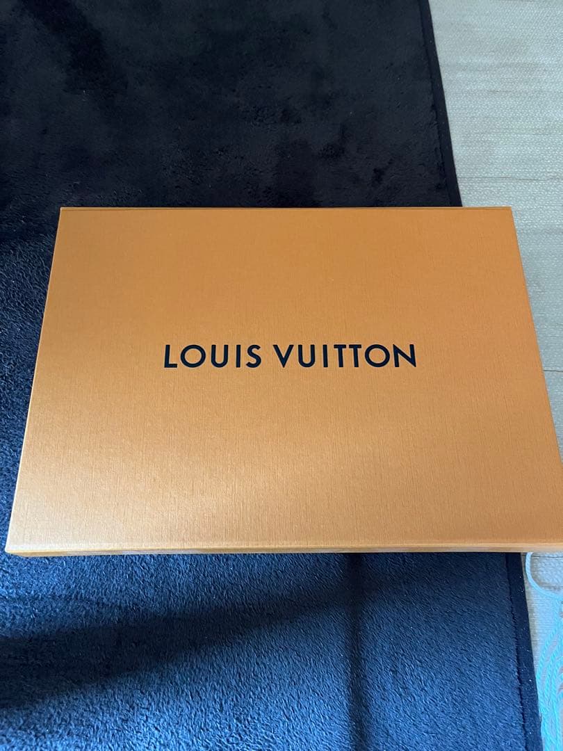 LOUIS VUITTON フラワーモチーフマフラー