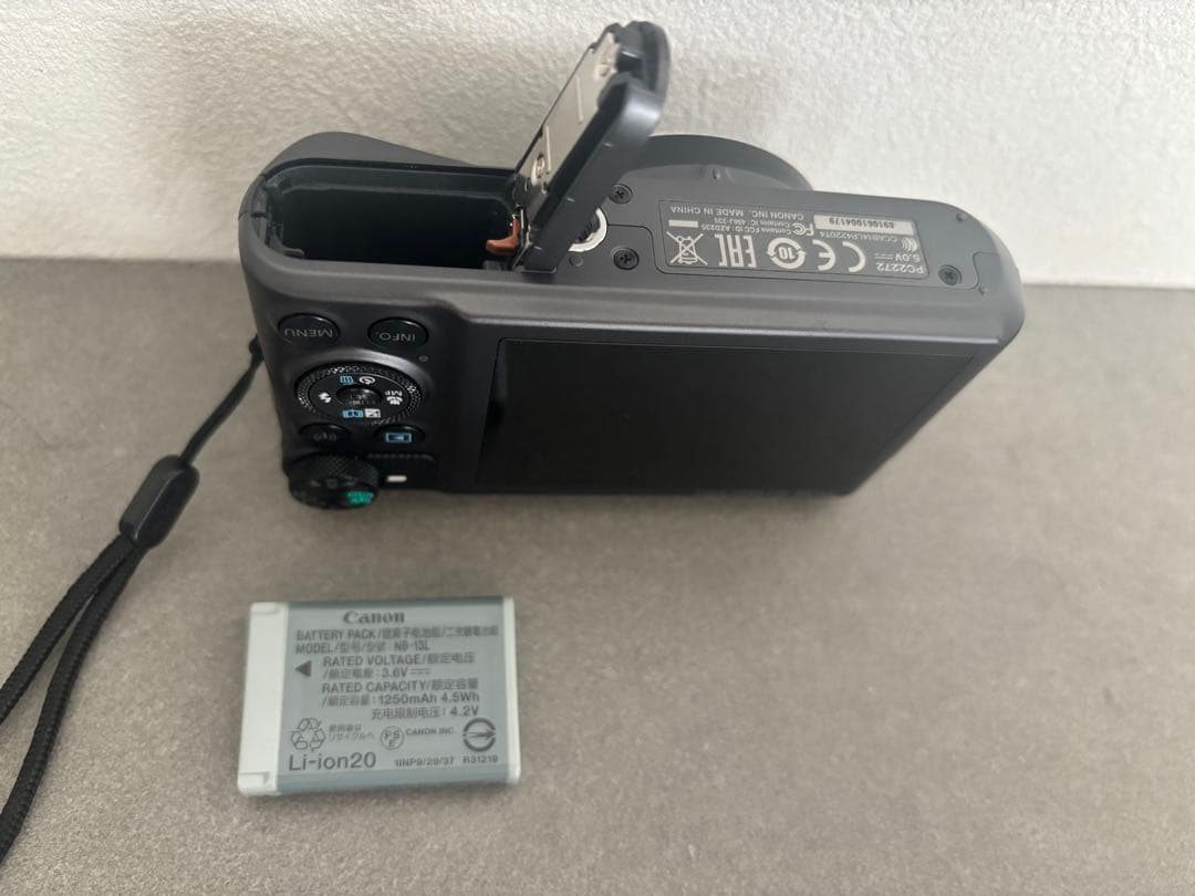 美品 Canonキャノン Powershot SX720HS ブラック　デジカメ