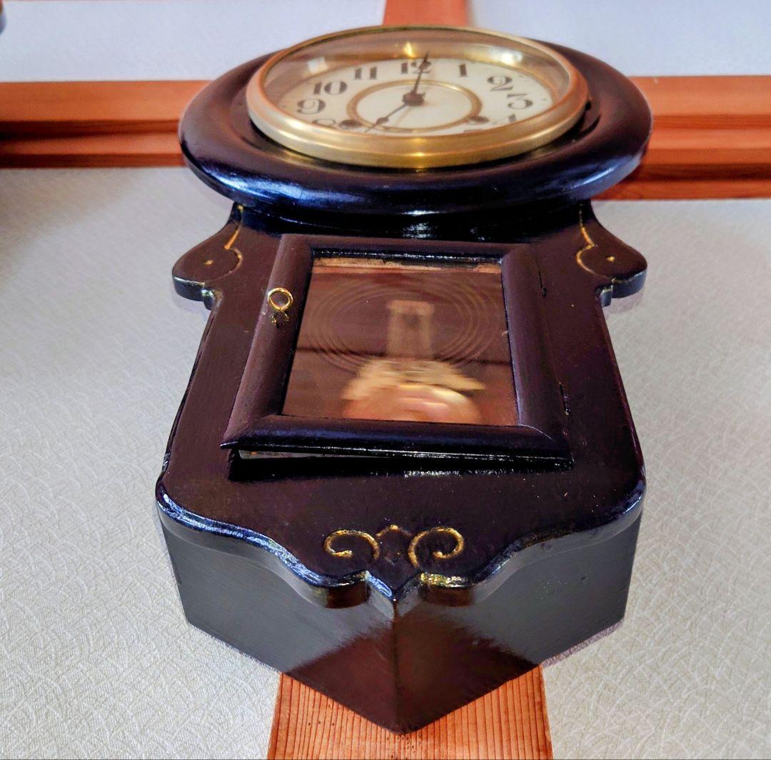 〈完動美品〉巴商会三羽鶴印　黒漆塗り変形ゼンマイ振り子時計　古時計