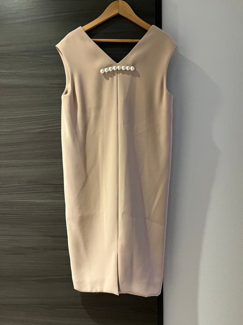 専用　　美品！YOKOCHANベージュ Vネック ノースリーブ