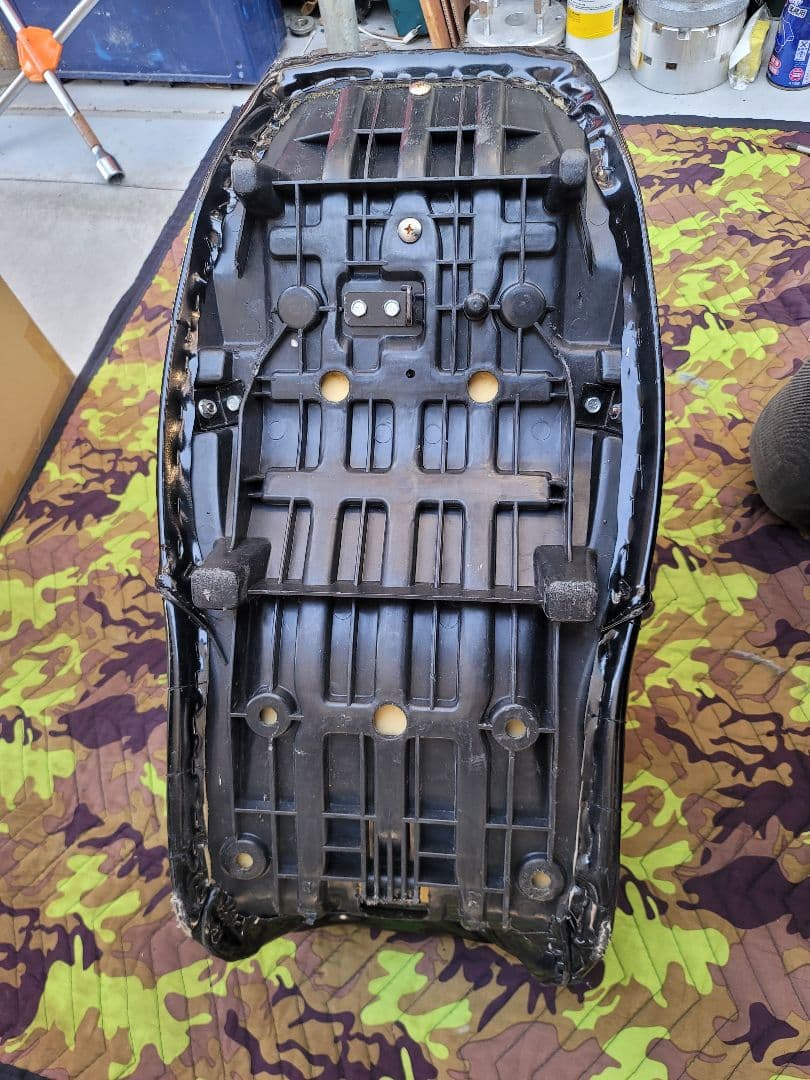 XJR400 4HM エナメル 三段シート タックロール 47cm