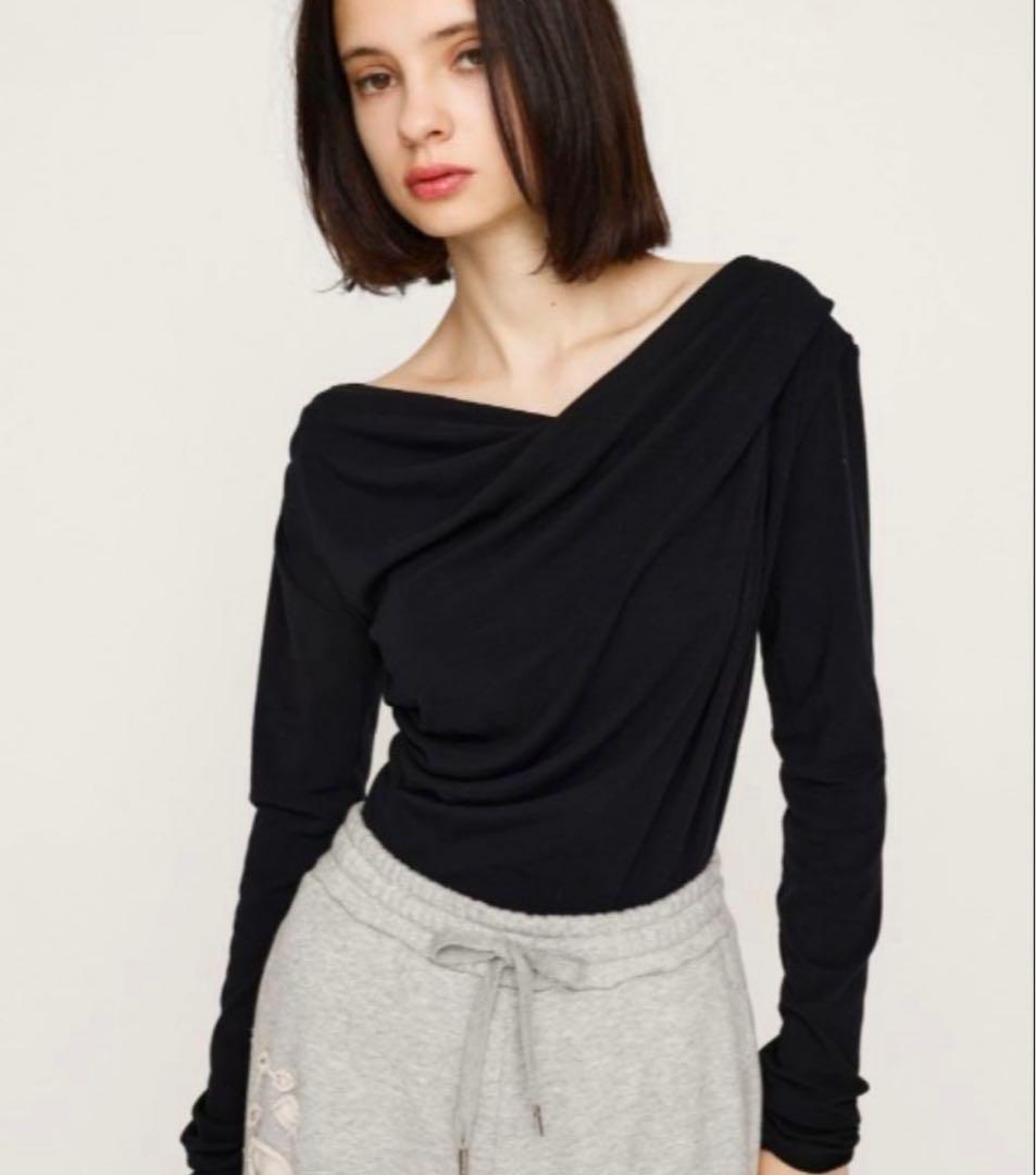 SLY OFF SHOULDER CUT TOPS オフショルダー ブラック