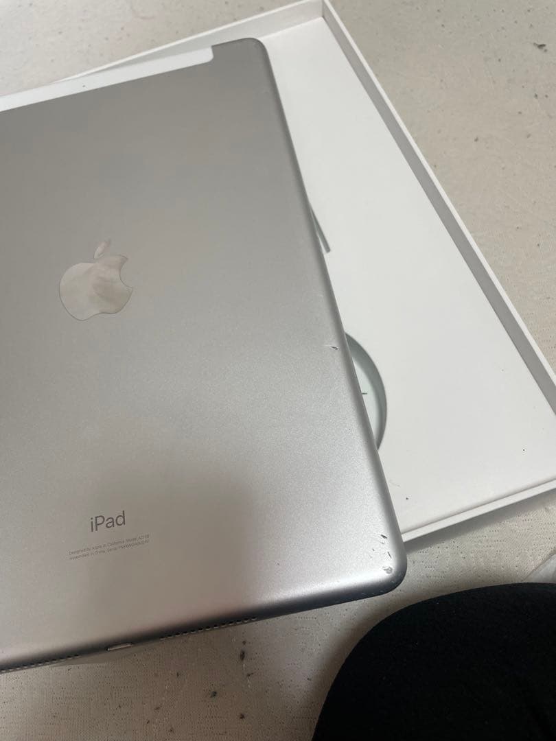 く*こ様 Apple iPad (第7世代) 32GB バッテリー93%