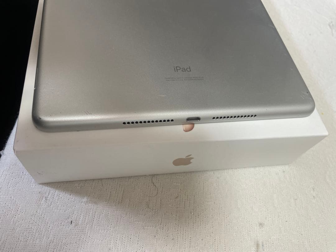 く*こ様 Apple iPad (第7世代) 32GB バッテリー93%