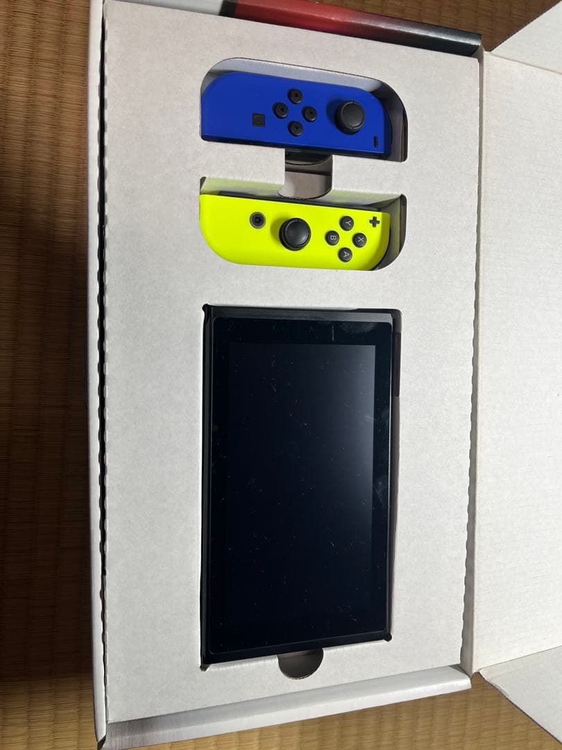 ｌ*ｏ様 Nintendo Switch 本体 青と黄色のJoy-Con付き