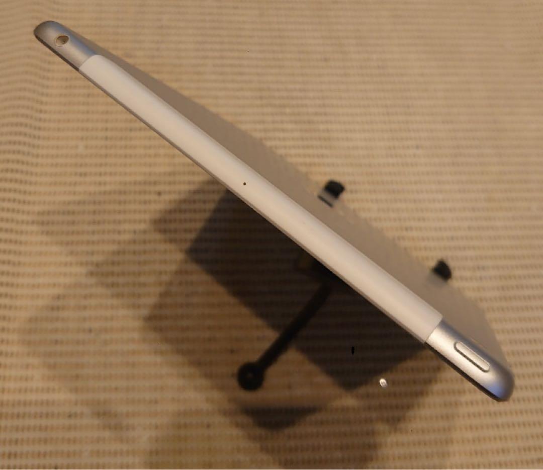 完動品SIMフリーiPad第8世代(A2429)本体32GB送料込NQ1KN