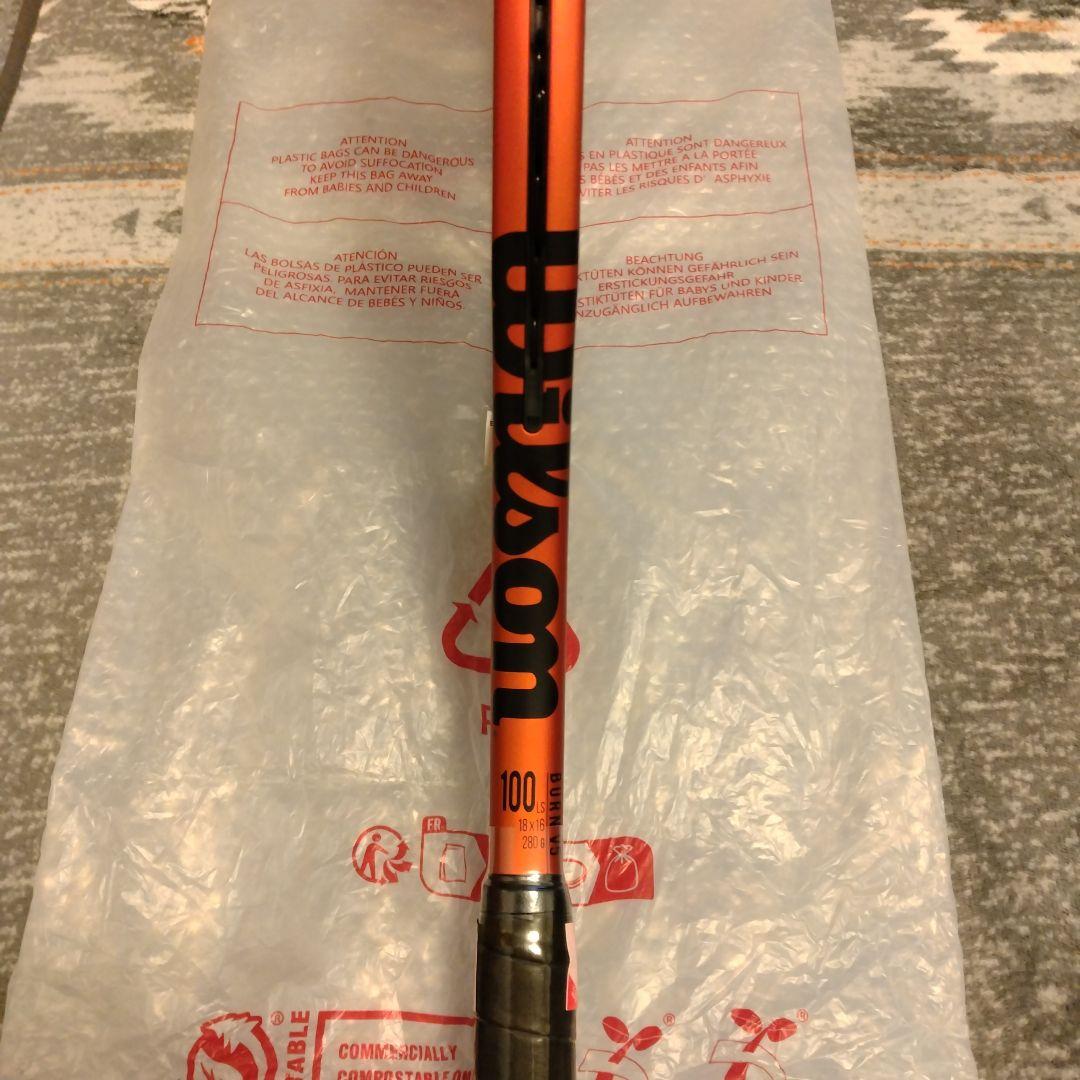 新品未使用　ウイルソン BURN 100LS 2026.2にガット張っています