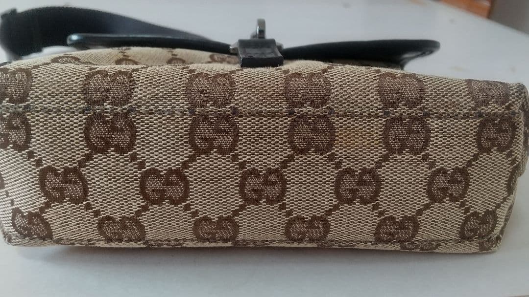 GUCCI　ウエストバッグ　ウエストポーチ　ボディバッグ　GG柄