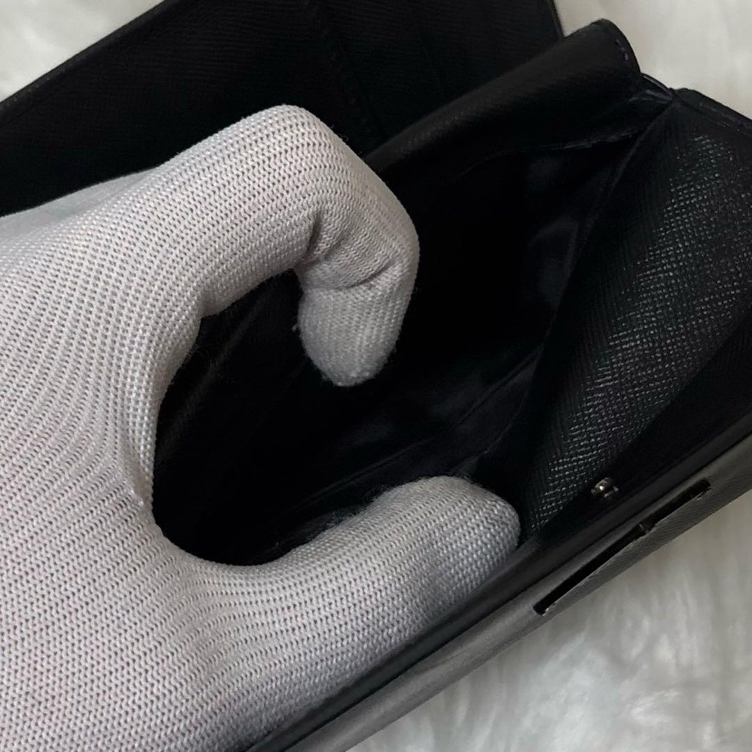 【極美品】PRADA 二つ折り財布 レザー サフィアーノ 三角ロゴ ブラック