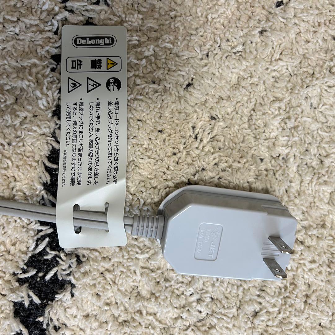 【美品】デロンギ オイルヒーター ヴェルティカルド RHJ21F1015-LG