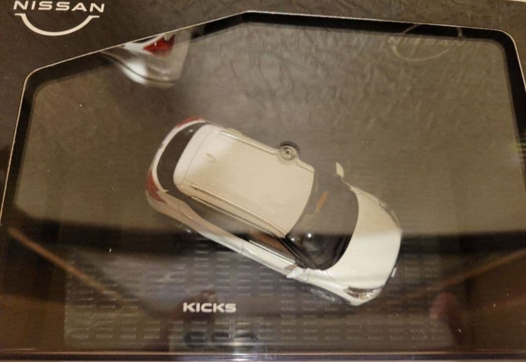 Nissan Kicks ミニカー ホワイト 1/43