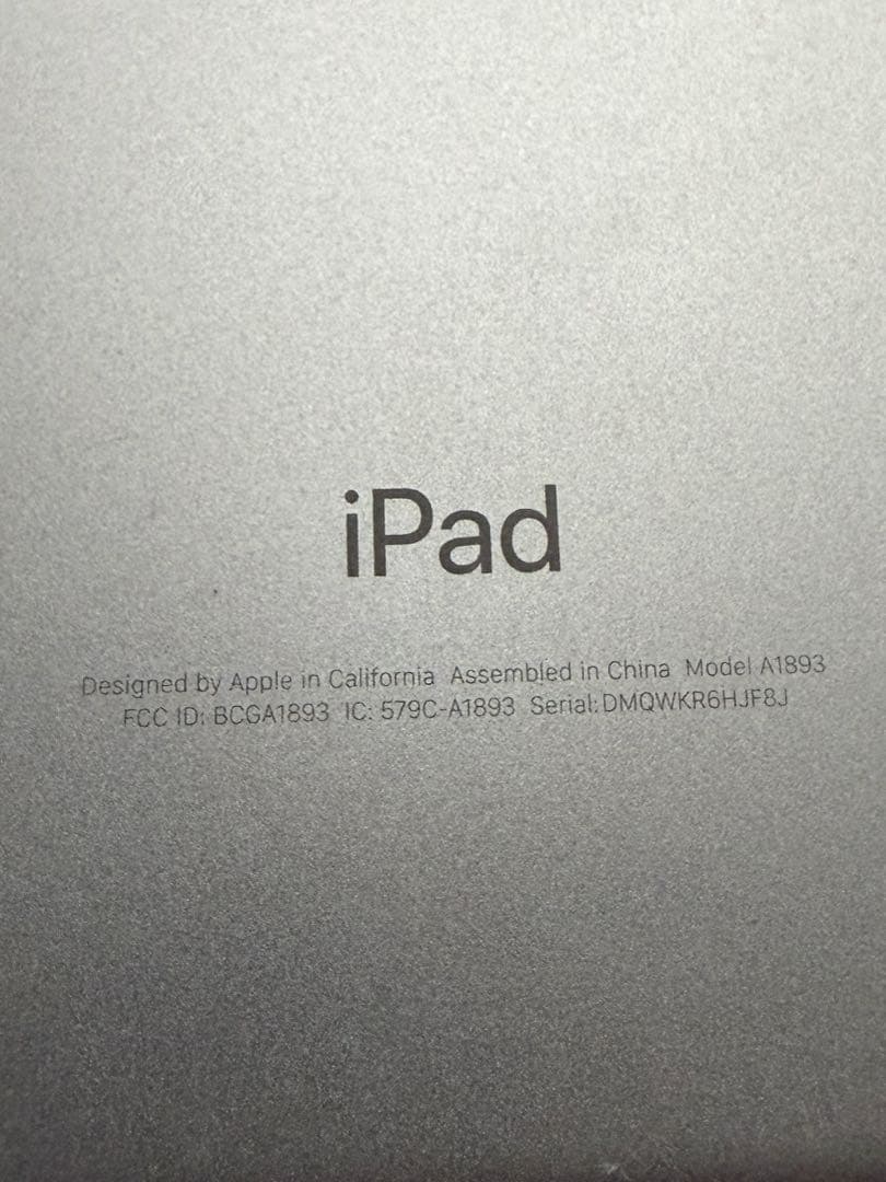 iPad 9.7インチ ケース付 第6世代 32GB Wifi スペースグレイ
