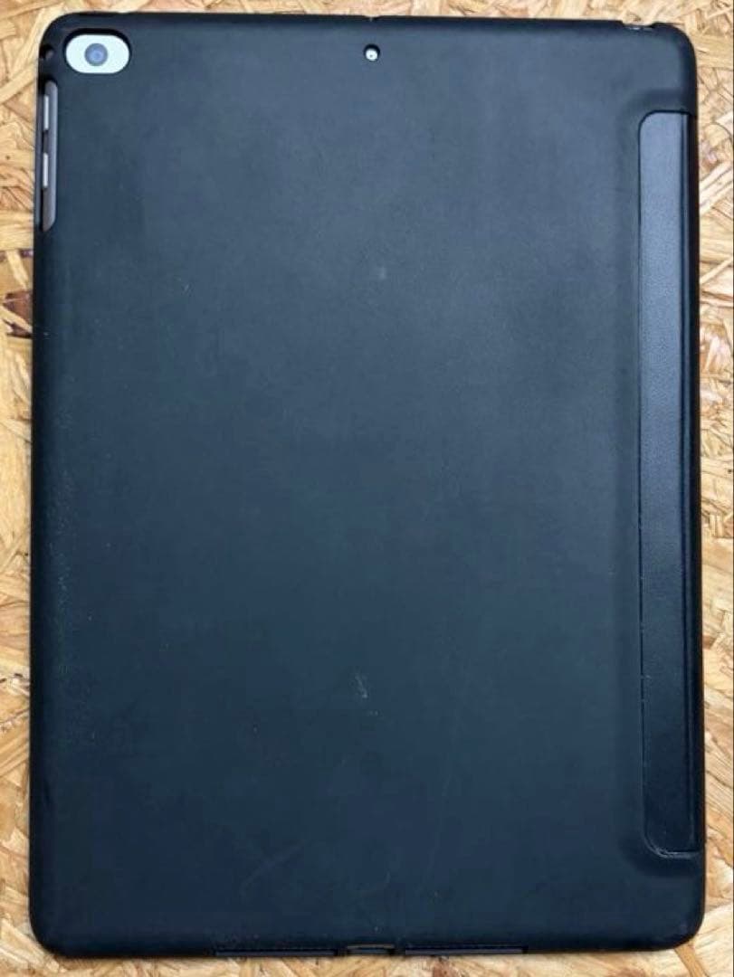 iPad 9.7インチ ケース付 第6世代 32GB Wifi スペースグレイ