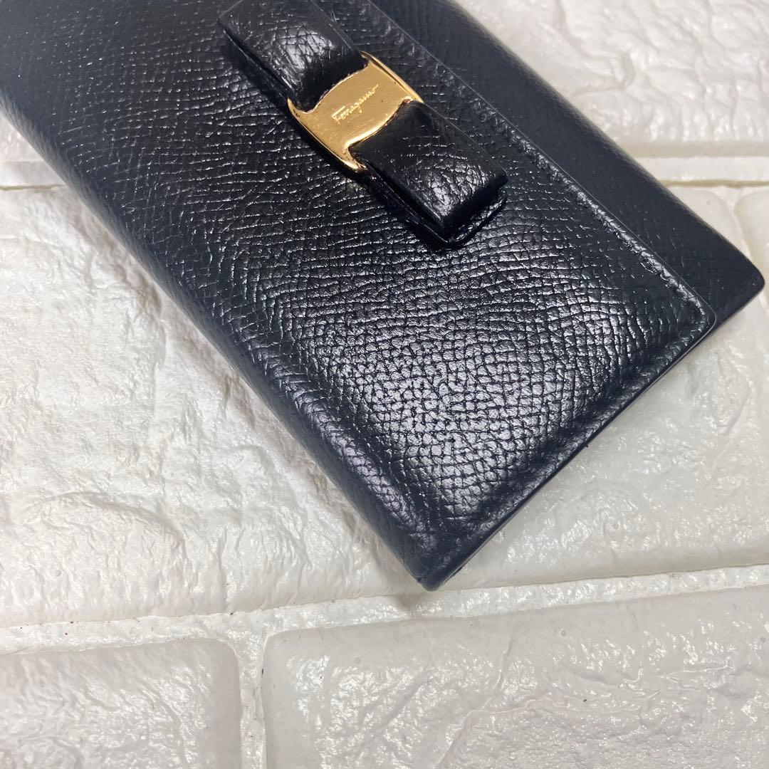 FERRAGAMO フェラガモ　カードケース　名刺入れ　ブラック　ピンク