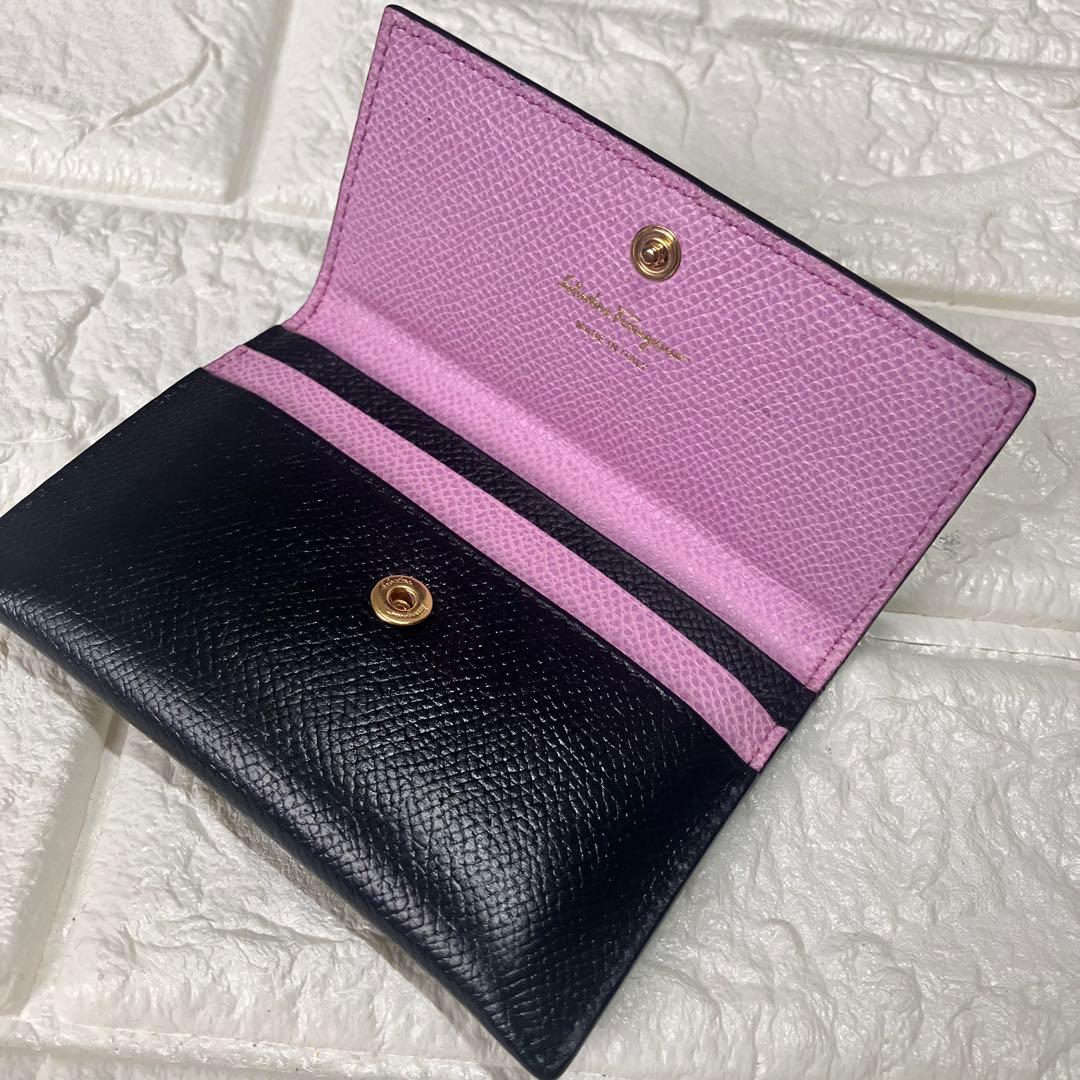 FERRAGAMO フェラガモ　カードケース　名刺入れ　ブラック　ピンク