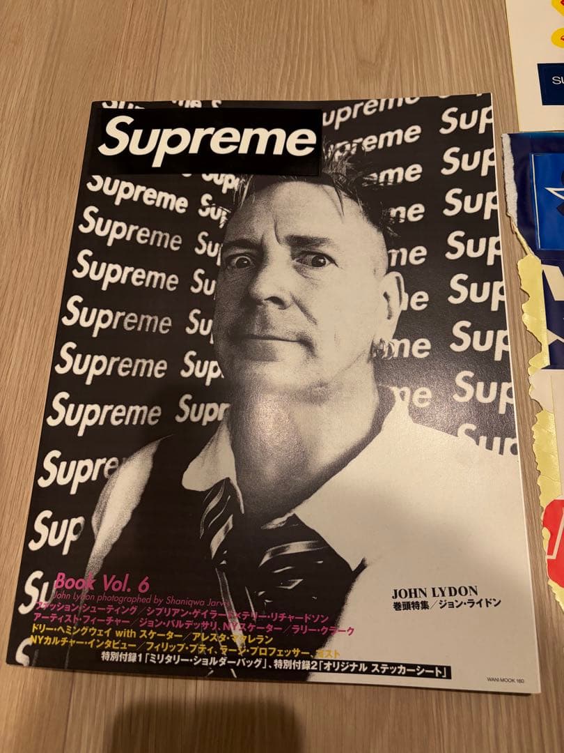 supreme シュプリーム　ムック本　ステッカー