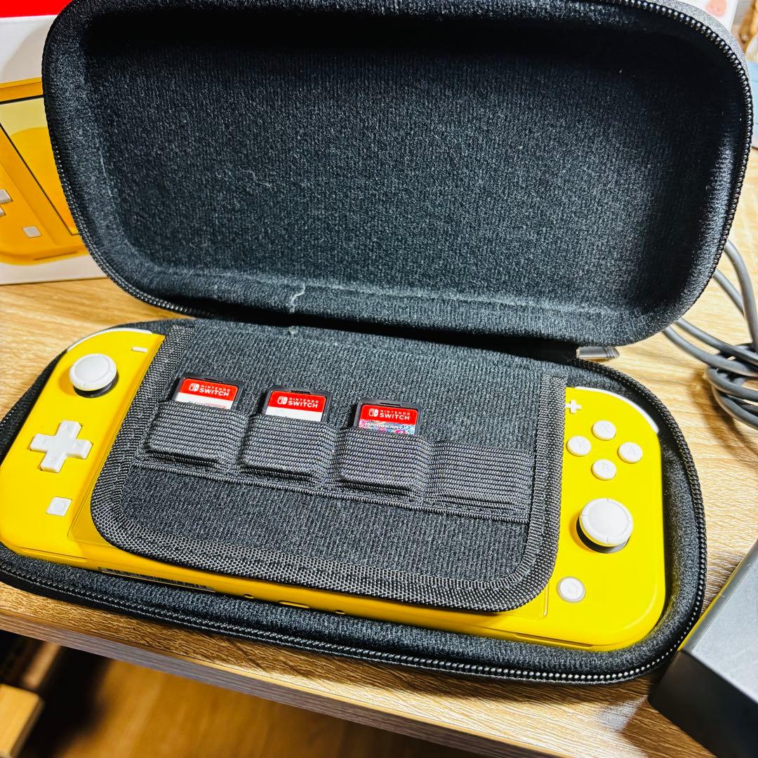 ぽ*ん様 【美品 ケース・フィルム付き】Nintendo Switch Lite