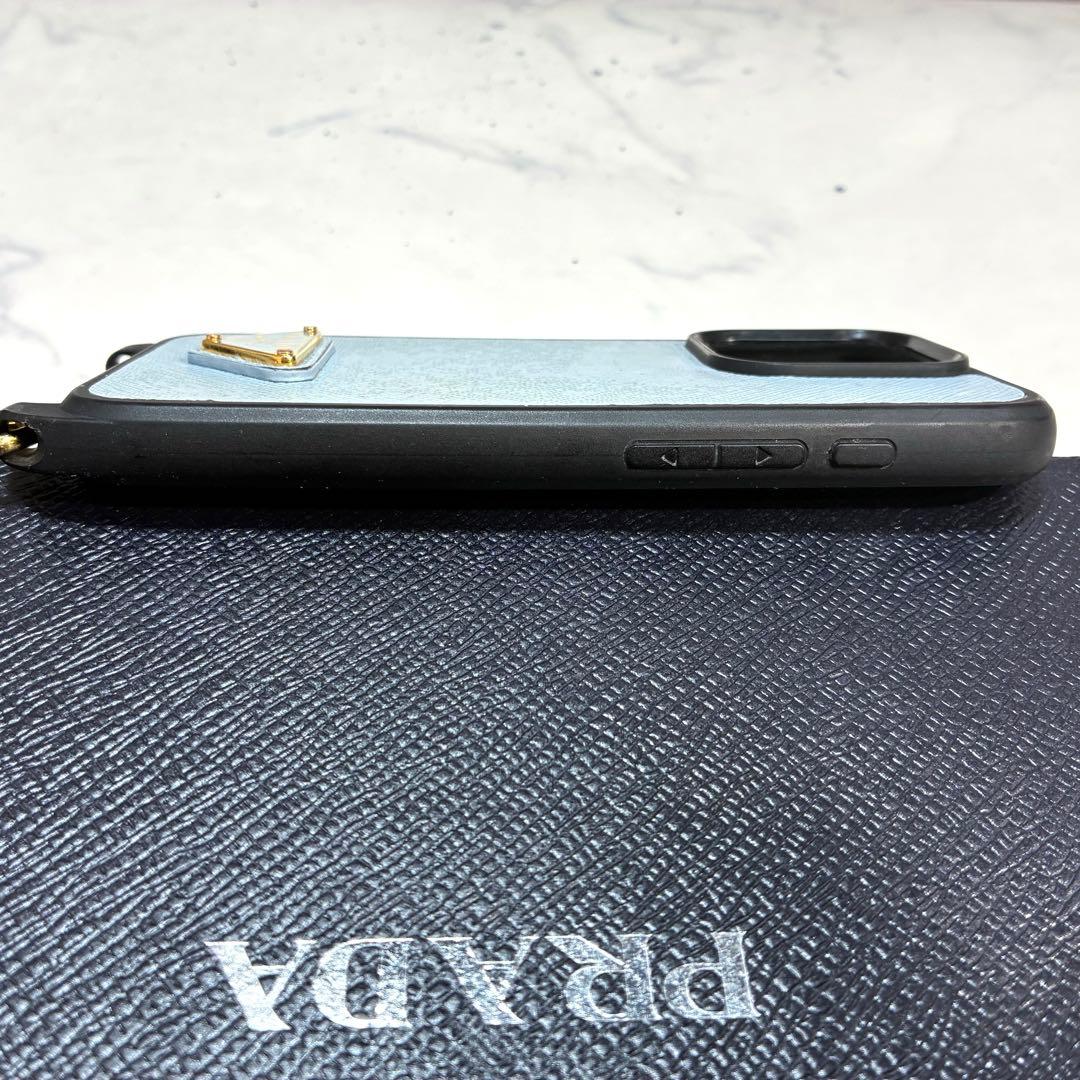 PRADA iPhone15Proケース ストラップ付き サフィアーノ 三角ロゴ