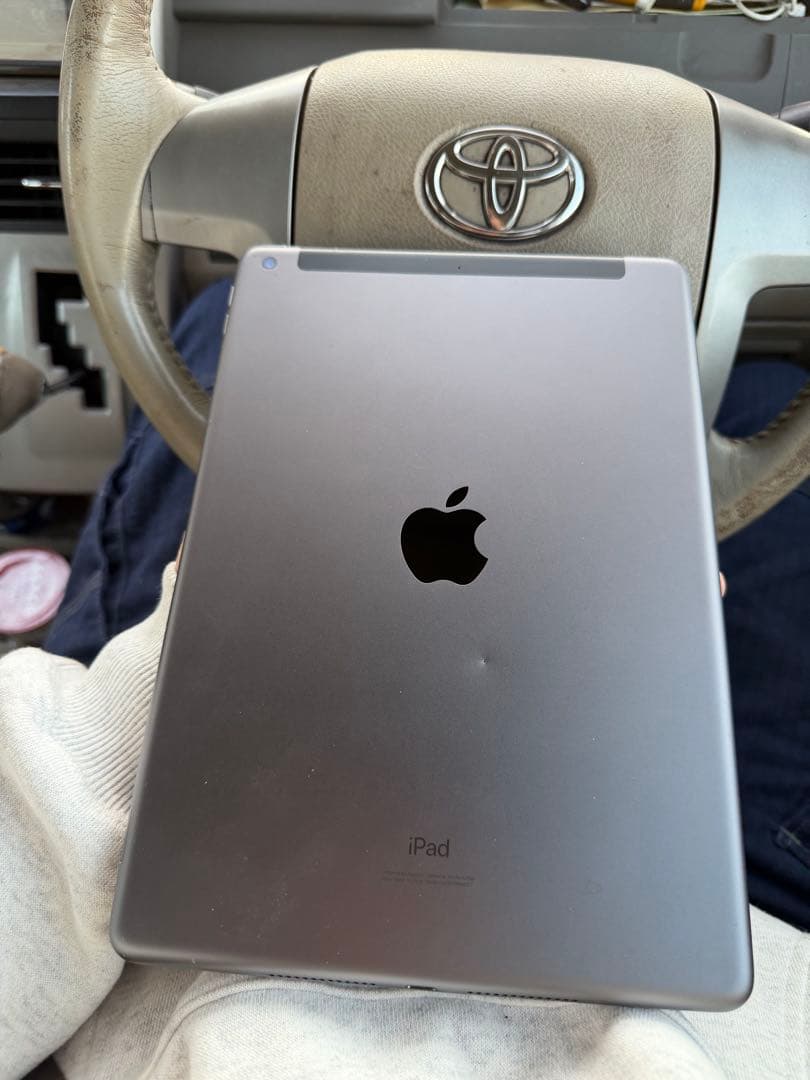 iPad スペースグレー 第7世代