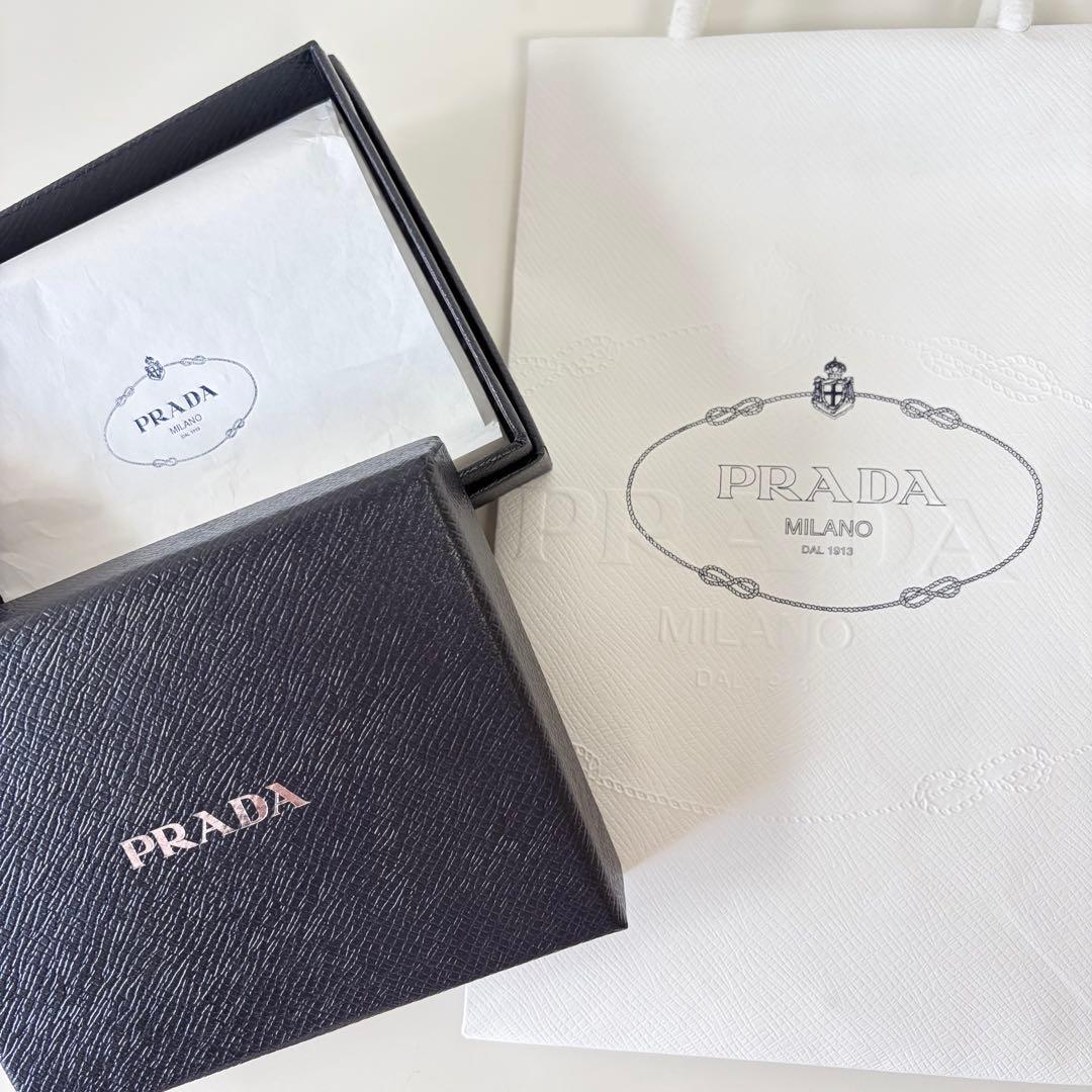 PRADA ソフトルックスレザー 財布
