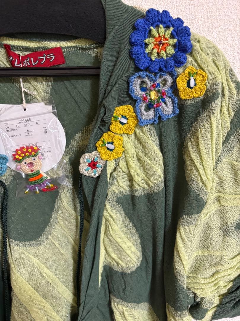 再お値下げ致しました　アルベロベロ花モチーフ半袖カーディガン　ブローチ付き